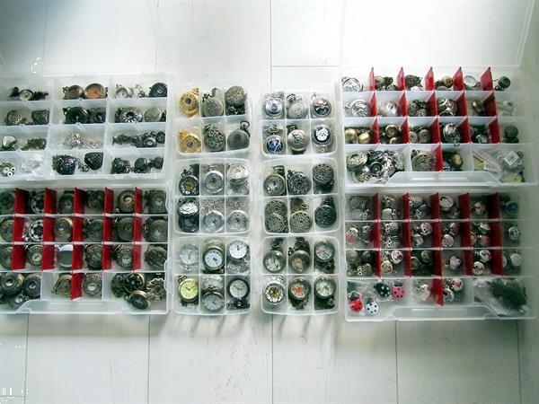 Grote foto partij van 177 werkende horlogekettingen sieraden tassen en uiterlijk dames