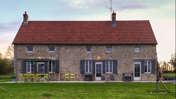 Grote foto vrijst. landhuis 4 12 p xl haard aan natuurpark de morvan vakantie frankrijk