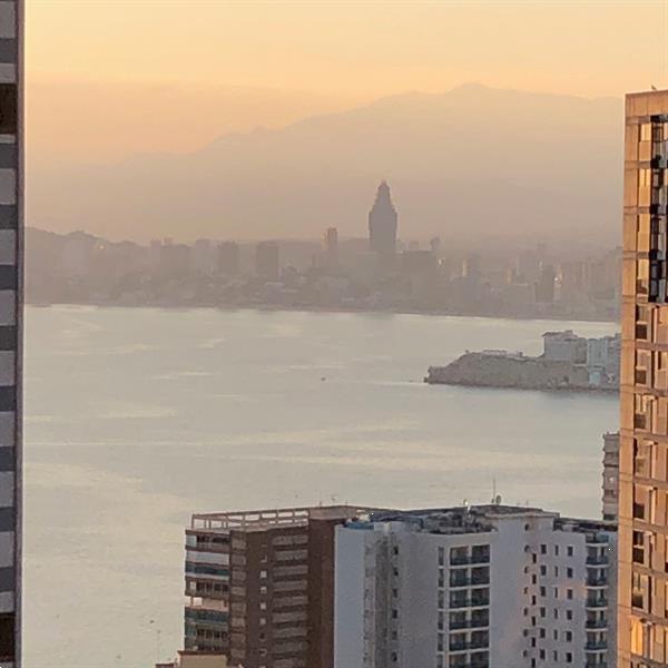 Grote foto appartement met uitzicht op zee in benidorm. huizen en kamers bestaand europa