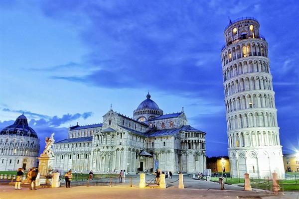 Grote foto stacaravan toscane aan zee op familie camping pisa vakantie strandvakanties