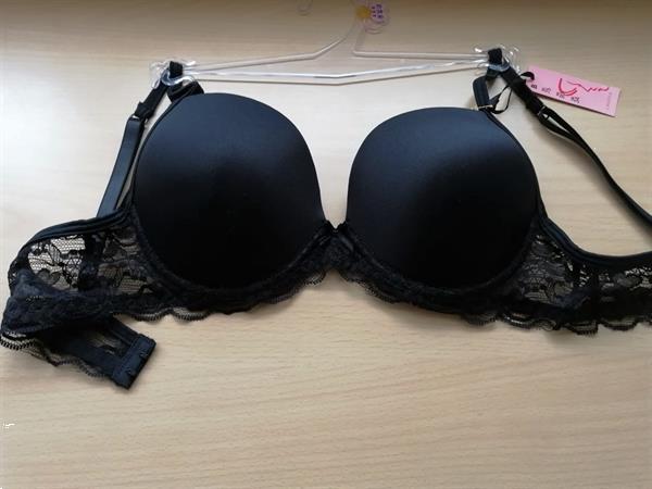 Grote foto elegante zwarte naadloze bh met kant kleding dames ondergoed en lingerie