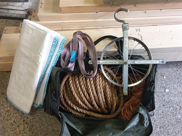 Grote foto touw en blok katrol hijswiel hijsblok doe het zelf en verbouw handgereedschap