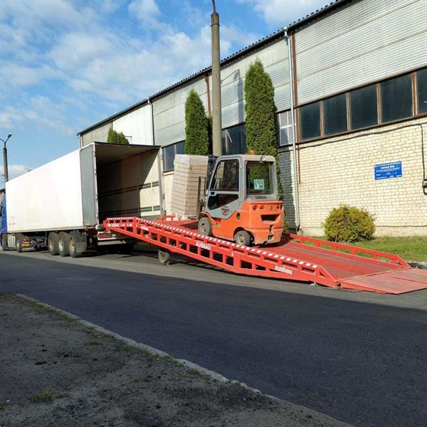 Grote foto mobiele laadbruggen ausbau agrarisch heftrucks