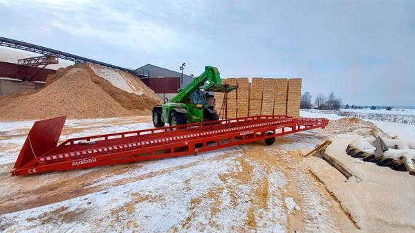 Grote foto mobiele laadramp ausbau agrarisch heftrucks