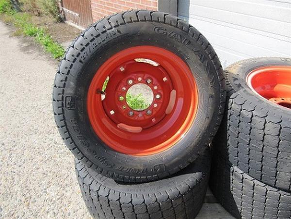 Grote foto thomas schanklader gevulde banden voor sloopwerkzaamheden agrarisch wielen