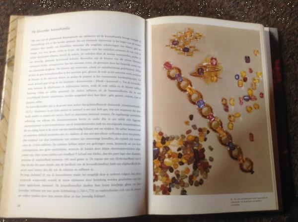 Grote foto boek edelstenen prachtige exemplaren modellen boeken studieboeken