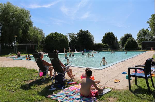 Grote foto 8 persoons geschakelde bungalow op park aan de ijssel vakantie nederland midden