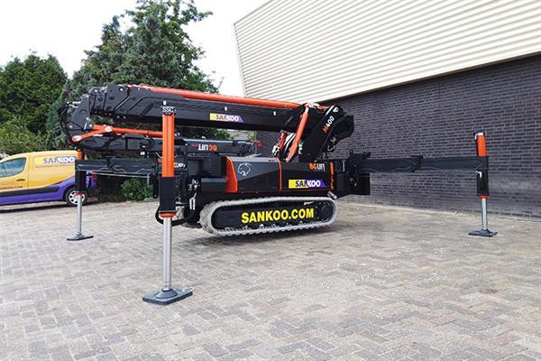 Grote foto bg lift m400 minihijskraan compactkraan bglift tuin en terras werktuigen