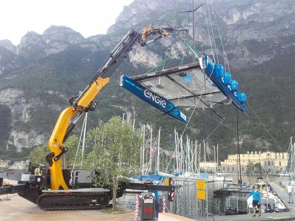 Grote foto bg lift cwe 525 minihijskraan compactkraan bglift tuin en terras werktuigen