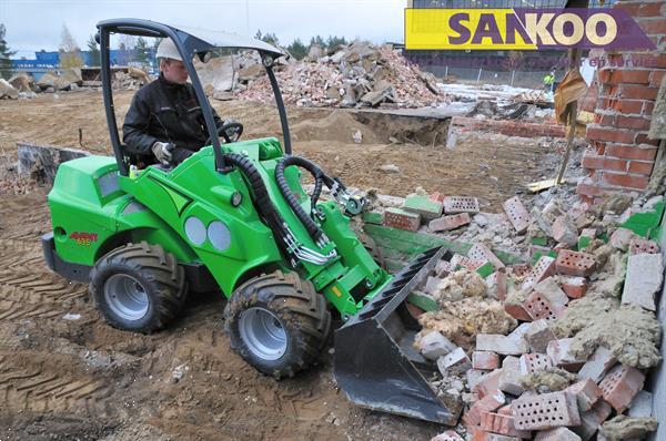 Grote foto avant 640t kniklader shovel loader schranklader tuin en terras werktuigen