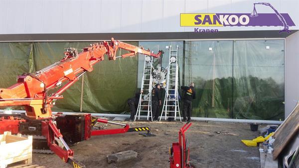 Grote foto huren sankoo mhk sk10 minikraan compact kraan tuin en terras werktuigen