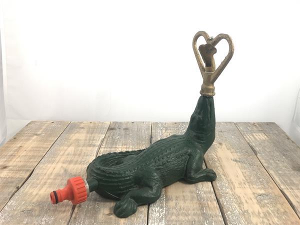 Grote foto waterspuwer fontein in de vorm van een krokodil gietijzer tuin en terras overige tuin en terras