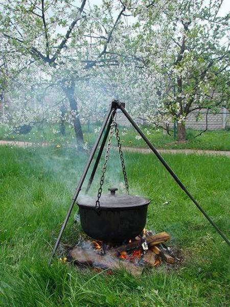 Grote foto vol gietijzeren kookpot ketel zwaar 22 liter tuin en terras buitenkeukens