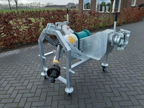 Grote foto stallkamp d sw280s mestpomp agrarisch mestpompen
