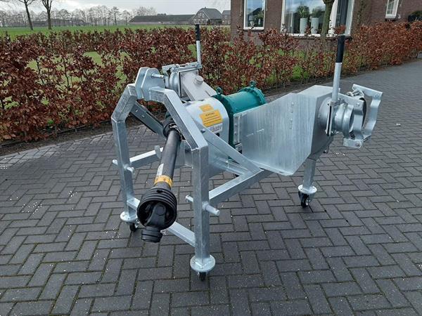 Grote foto stallkamp d sw280s mestpomp agrarisch mestpompen