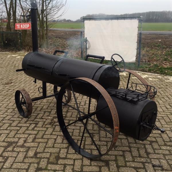 Grote foto mini tractor smoker smoker in werking agrarisch tractor toebehoren