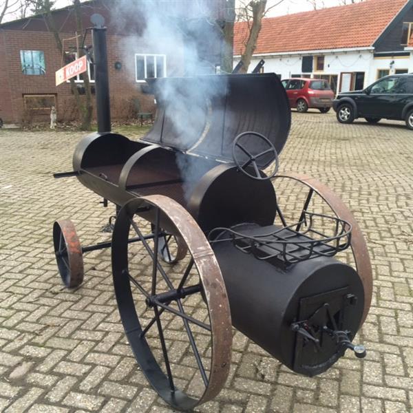 Grote foto mini tractor smoker smoker in werking agrarisch tractor toebehoren