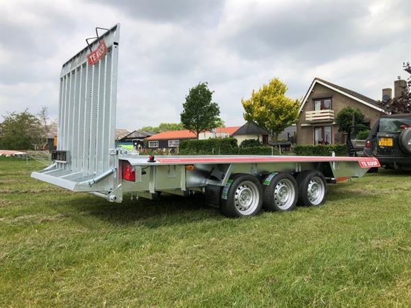 Grote foto zwaar last karren zwaar transport agrarisch aanhangwagens