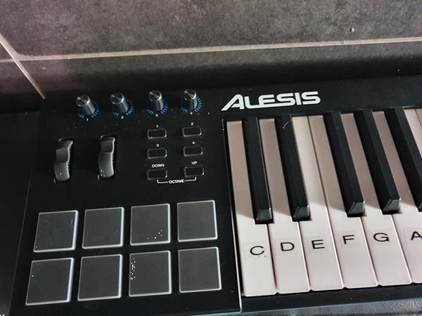 Grote foto te koop alesis v61 usb midi controller muziek en instrumenten keyboards