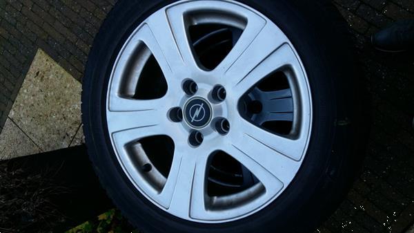 Grote foto 4 winterbanden op lichtmetalen velgen auto diversen overige accessoires