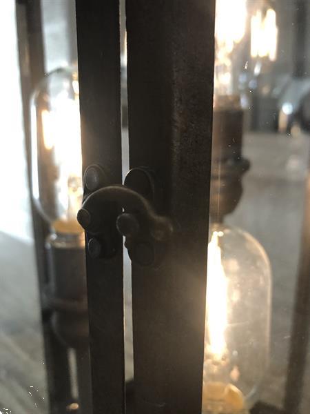 Grote foto prachtige staande lantaarn iron met geslepen glas. en sfeer huis en inrichting overige