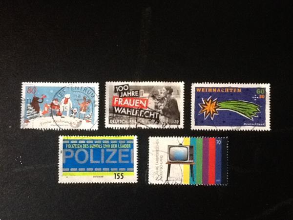 Grote foto 35 stuks. recent. duitsland grootformaat postzegels en munten duitsland