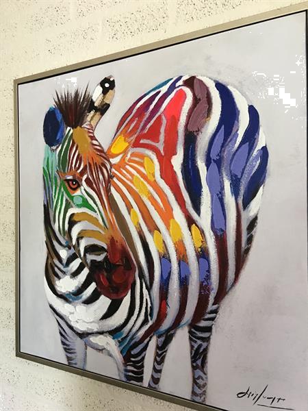 Grote foto prachtig olieverf doek van een zebra in moderne kleurstellin huis en inrichting woningdecoratie