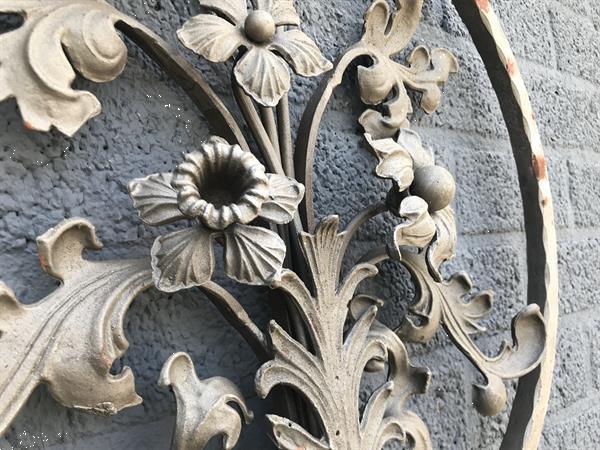 Grote foto prachtig rond wandornament sierhekwerk van smeedijzer met na tuin en terras hekken en schuttingen