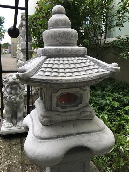 Grote foto pagode japanse lantaarn vol steen. huis en inrichting woningdecoratie