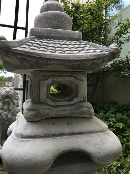 Grote foto pagode japanse lantaarn vol steen. huis en inrichting woningdecoratie