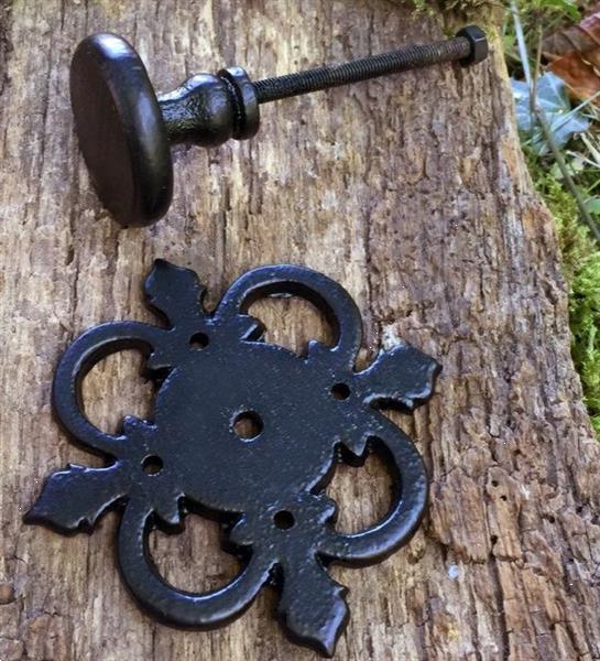 Grote foto mooie en aparte deurknop antiek ijzer met veligheidsrozet zw doe het zelf en verbouw materialen en producten