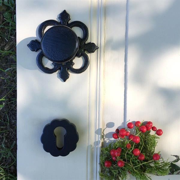 Grote foto mooie en aparte deurknop antiek ijzer met veligheidsrozet zw doe het zelf en verbouw materialen en producten