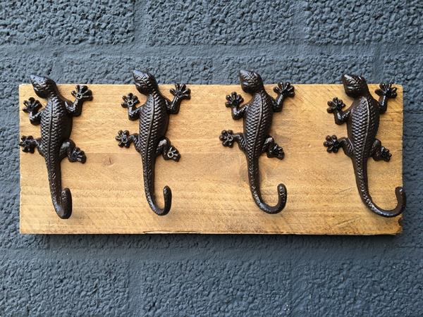 Grote foto kapstok van steigerhout met 4 bruine gietijzeren salamanders huis en inrichting woningdecoratie