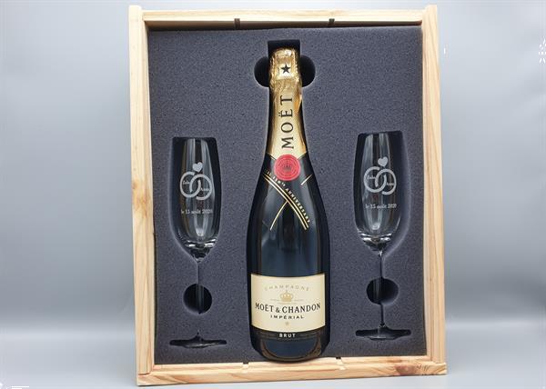 Grote foto champagnepakket met 2 gegraveerde glazen zakelijke goederen wijnen en dranken