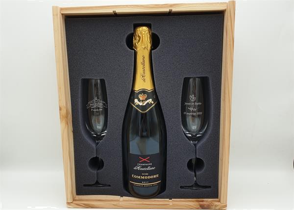 Grote foto champagnepakket met 2 gegraveerde glazen zakelijke goederen wijnen en dranken