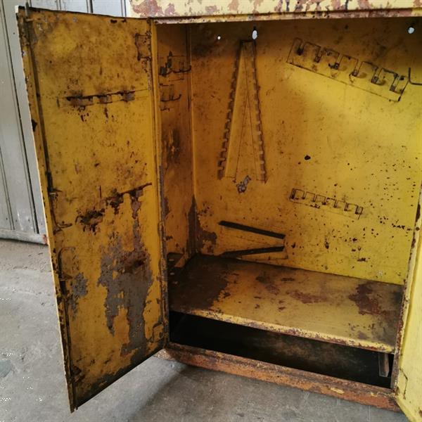 Grote foto gele locker klein 2 deurs antiek en kunst stoelen en banken