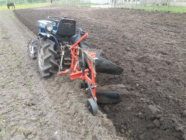 Grote foto ploeg voor minitractor agrarisch ploegen