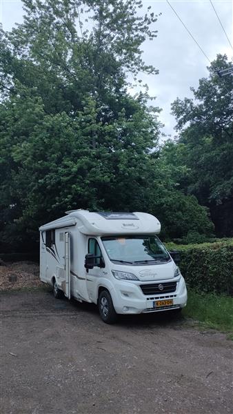 Grote foto camper huren. luxe camper te huur. caravans en kamperen campers