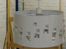 Grote foto witte hanglamp metaal met glasvenstertjes er in huis en inrichting hanglampen