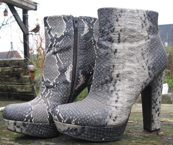 Grote foto enkellaarsjes in slangenprint maat 38 kleding dames schoenen
