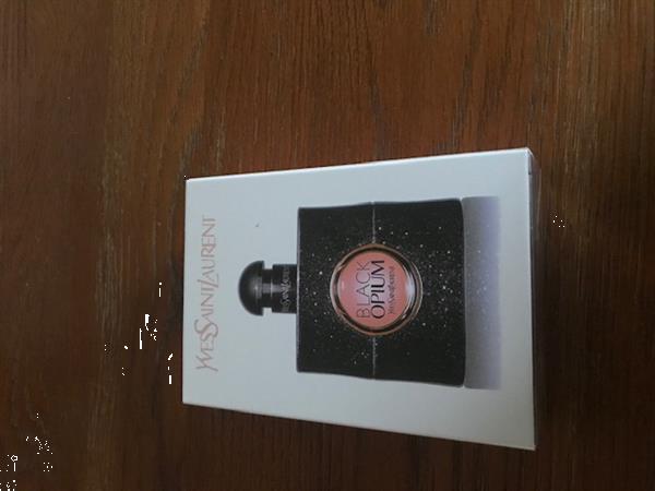 Grote foto black opium dames parfum sieraden tassen en uiterlijk parfum