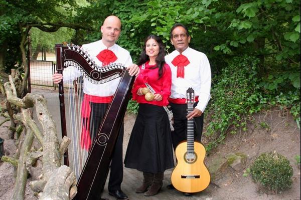 Grote foto trio los mayas mexicaanse spaanse muziek. diensten en vakmensen muziek
