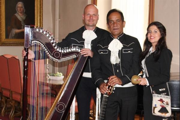 Grote foto trio los mayas mexicaanse spaanse muziek. diensten en vakmensen muziek