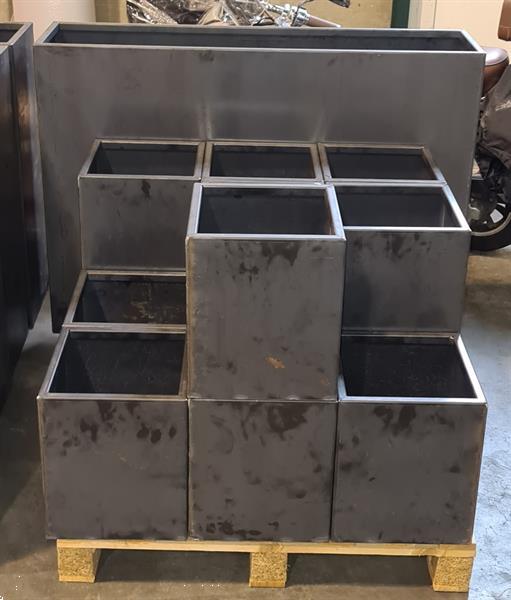 Grote foto cortenstaal plantenbakken tuin en terras bloembakken