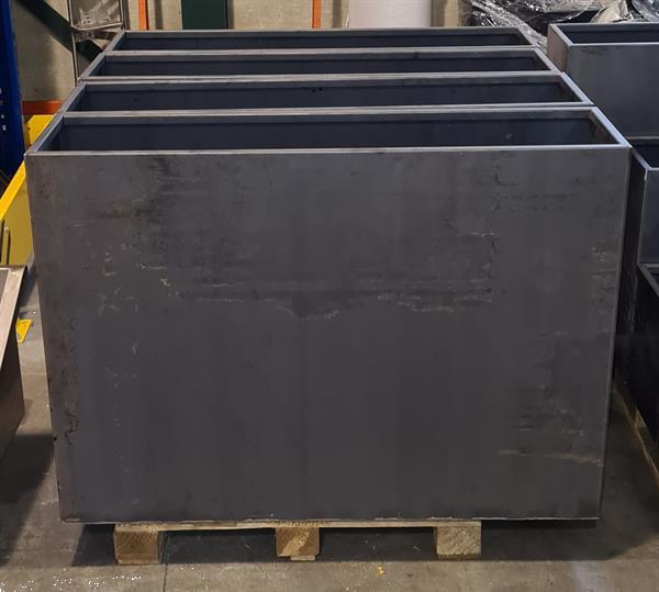 Grote foto cortenstaal plantenbakken tuin en terras bloembakken