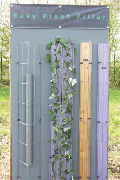 Grote foto klimplanten tegen de schutting tuinscherm muur tuin en terras hekken en schuttingen