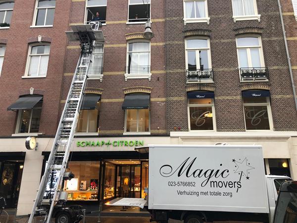 Grote foto nieuw jaar en verhuizen met magic movers diensten en vakmensen verhuizingen