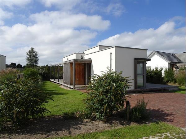 Grote foto lekker uitwaaien aan de kust en vooral genieten van deze lux huizen en kamers recreatiewoningen