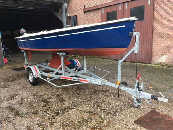 Grote foto damco trailer voor zeilboot met kiel watersport en boten boottrailers