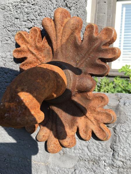 Grote foto waterspuwer als wandfontein eikenblad tuin en terras fonteinen en waterpartijen